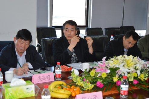 北京市工商聯佘運副主席(中)、張峰處長(左)，北京市統(tǒng)戰(zhàn)部曹杰處長(右)